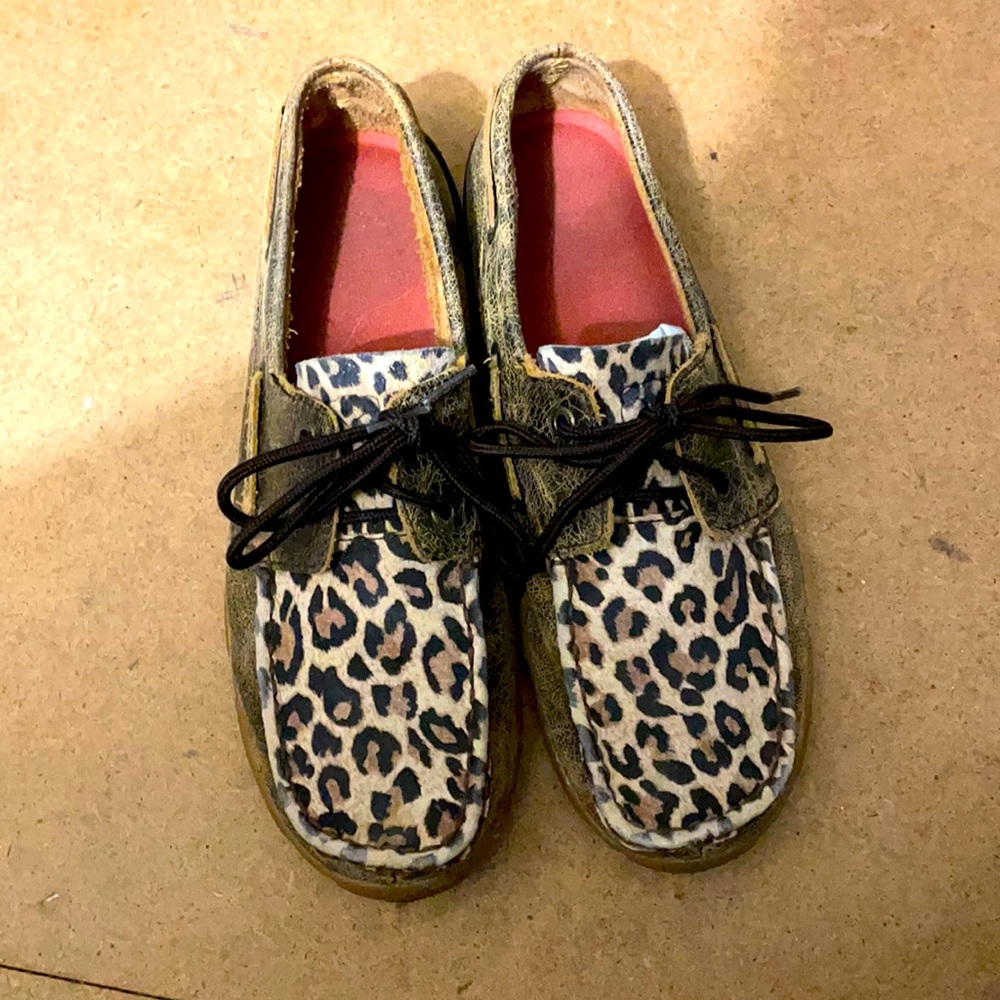 Women’s 9M twisted X moccasin. Leopard print.